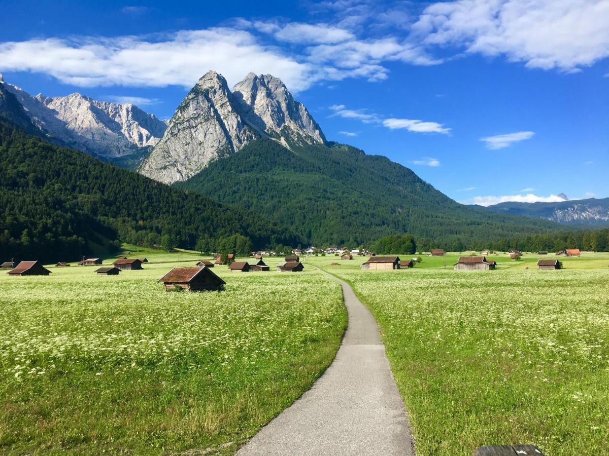 Alpine Escape Holiday Home With Mountain View Garmisch-Partenkirchen Exterior foto